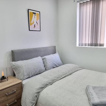Charming Accommodation Steps From Downtown Liverpool Exterior foto