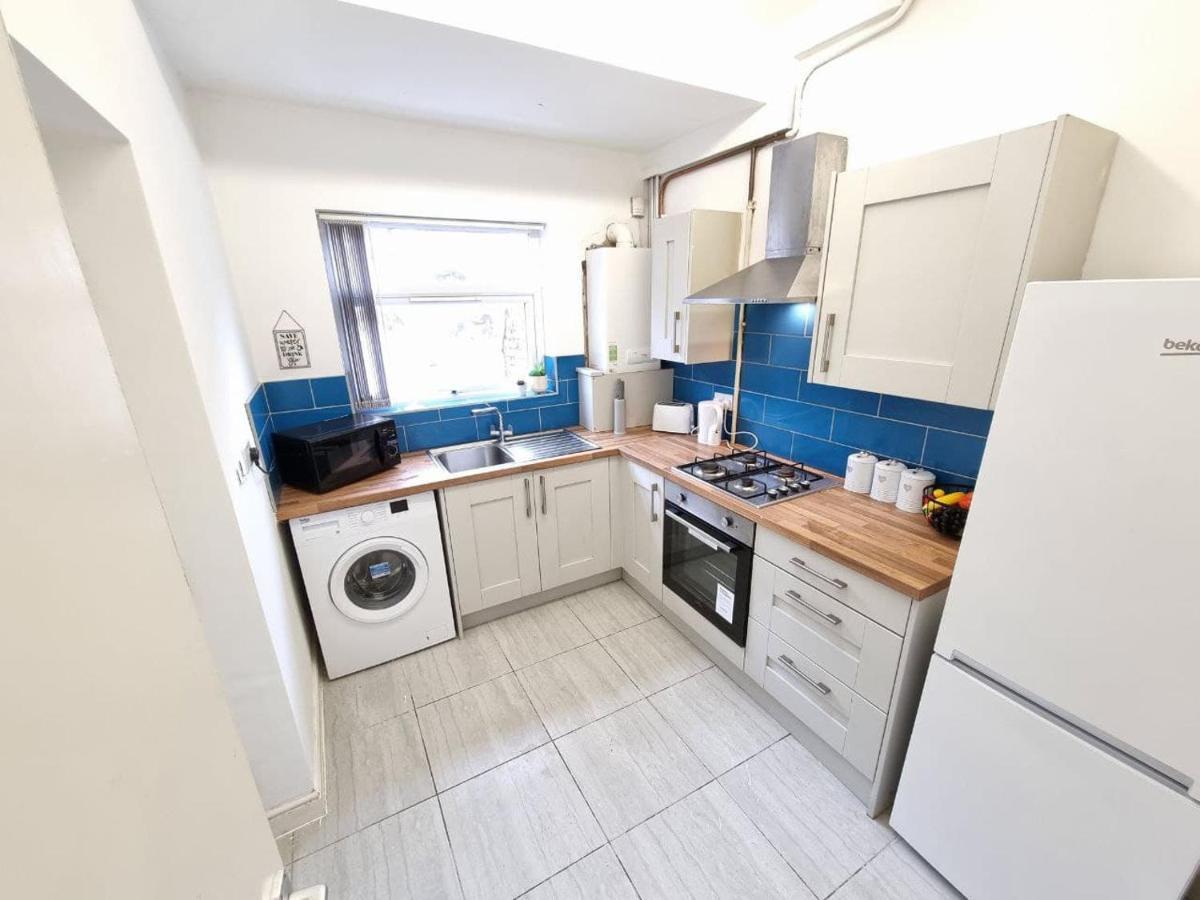 Charming Accommodation Steps From Downtown Liverpool Exterior foto